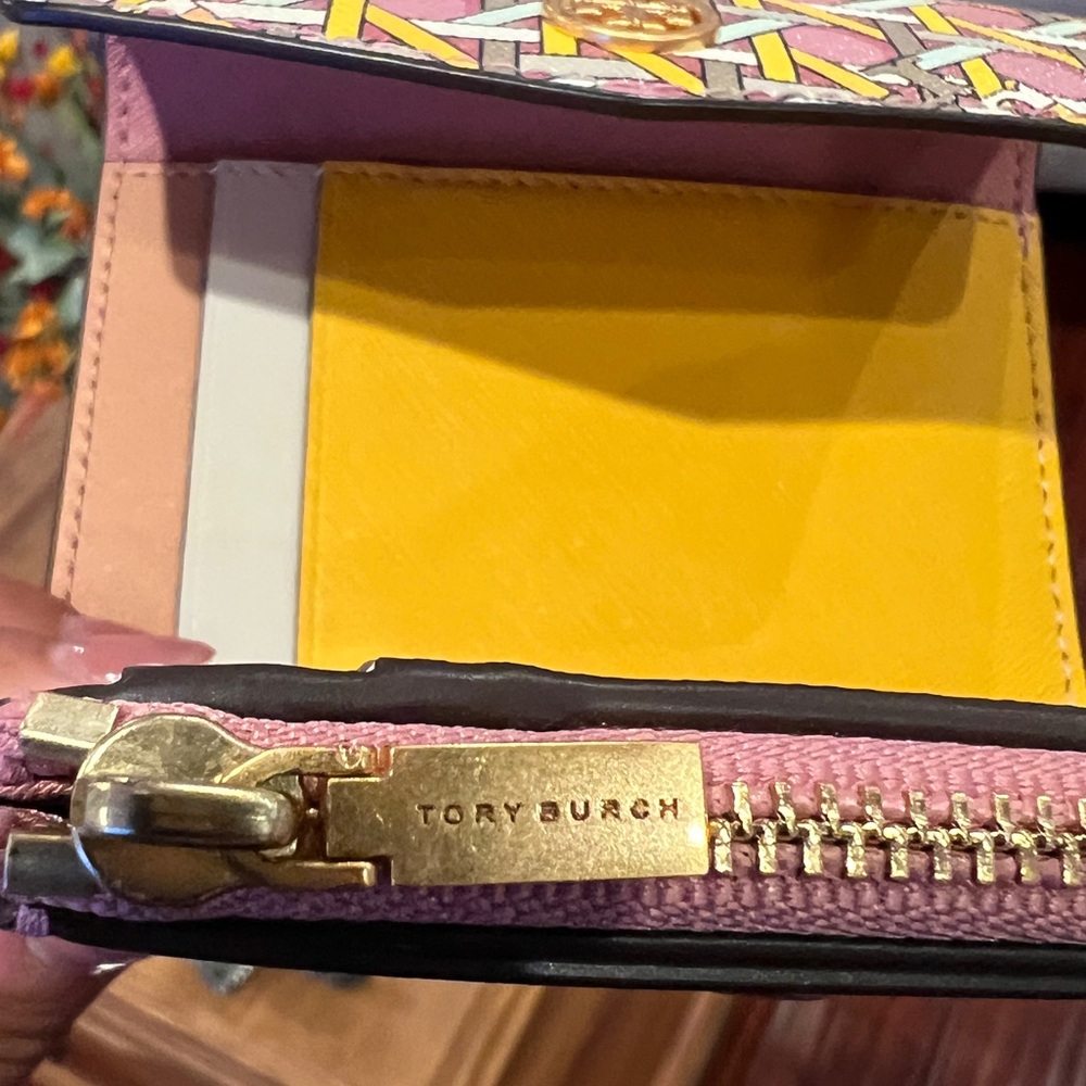 Tory Burch $158  Robinson Printed Mini Flap Wallet - Picture 11 of 17